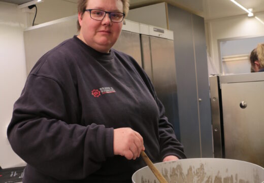 Med to gryder på 25 liter og to på 34 liter kan Karina og hendes team fremstille spaghetti med kødsovs, mørbradgryde og andet godt i store mængder.