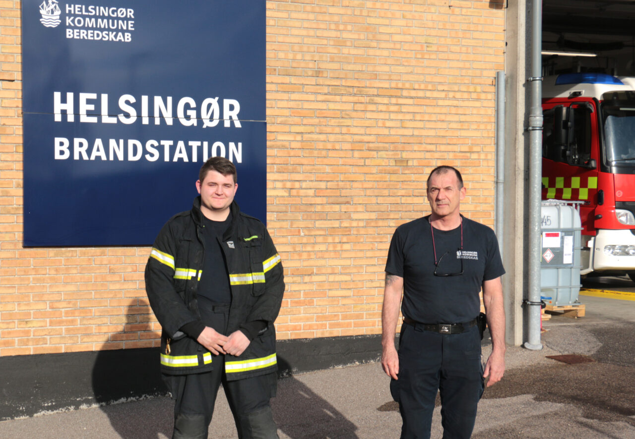 Beredskabsinspektør Kim Breum Welle (th) er glad for, at Simon Kristensen og flere andre frivillige har stillet op mange gange, når han har kaldt på vegne af Helsingør Kommune. (Foto: Flemming Kyster)